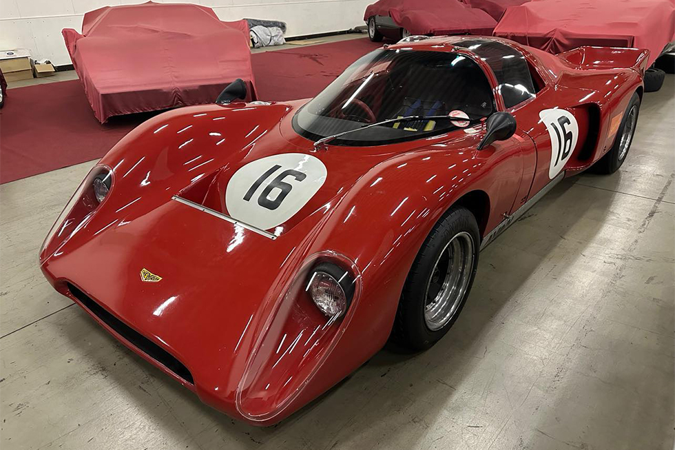 Chevron B16